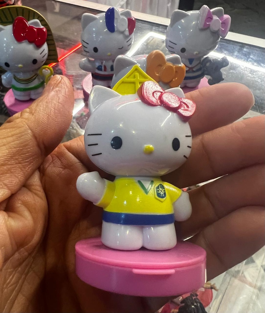 Gashapon de Hello Kitty Futbolista Brazil