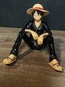 Luffy sentado - One Piece