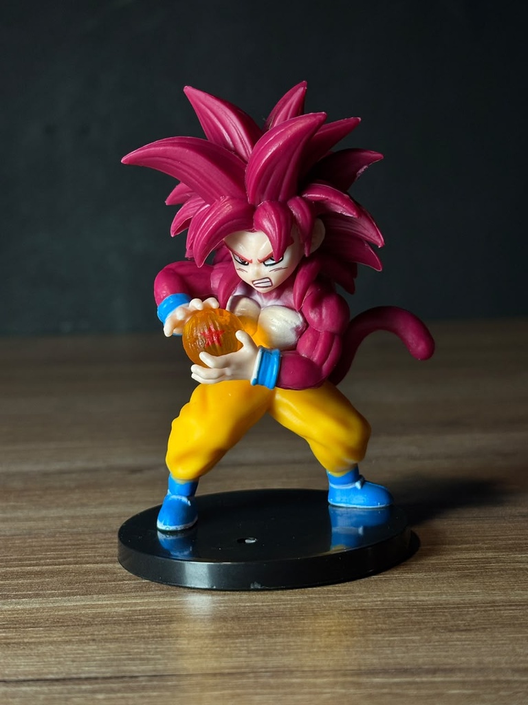 Figura Coleccionable -  Goku Super Saiyan 4
